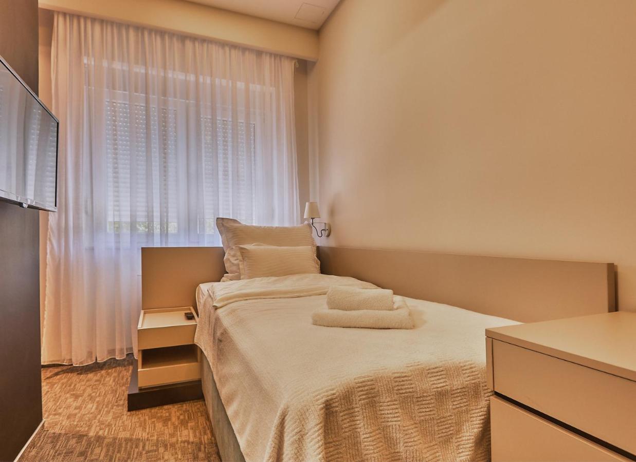 Hotel Cataleya Šabac エクステリア 写真