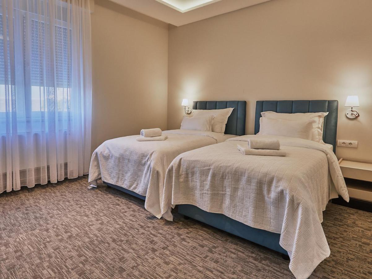 Hotel Cataleya Šabac エクステリア 写真